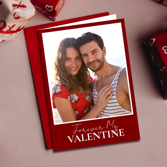 Valentines day Photo Couple Red Valentine Kort (Cherish memories with a Valentine's card featuring you and your loved one, expressing your bond.)