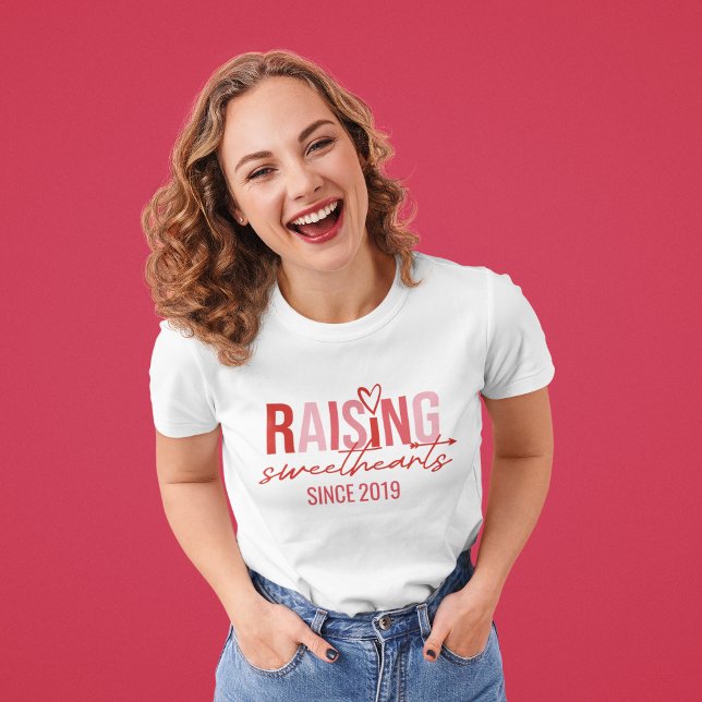 Valentine's Day Raising Sweethearts Mom T Shirt (Skapare uppladdad)