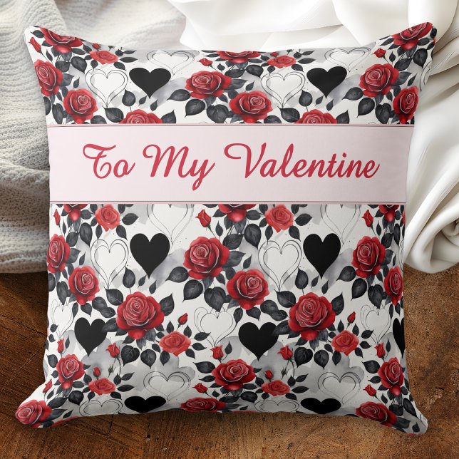 Valentine's Day Romantic Red Roses Black Hearts Kudde (A Valentine's pillow patterned with red roses and black hearts, with custom message on the back)