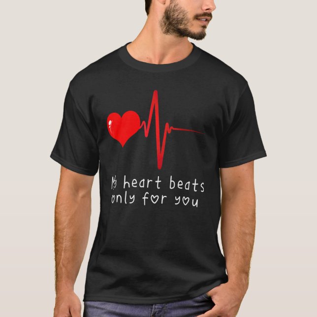 Valentines day slår mina hjärtan bara för mitt. t shirt (Framsida)