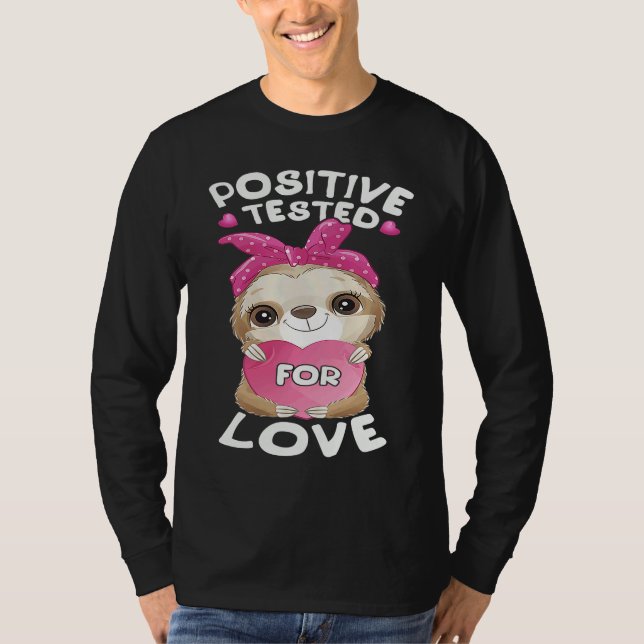 Valentine's day sloth with pink heart for her t shirt (Framsida)
