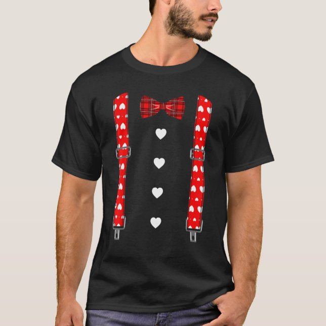 Valentine's Day Suspenders Hearts Bow Tie  Men Boy T Shirt (Framsida)