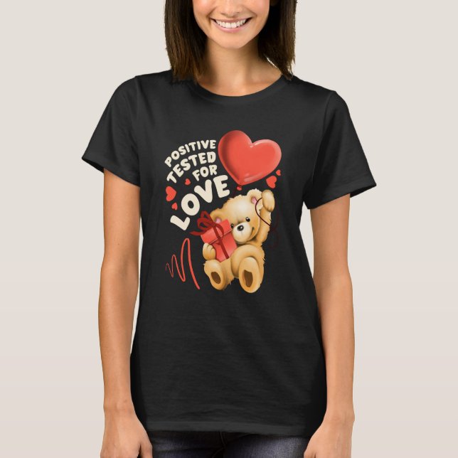 Valentine's day teddy bear with heart balloon t shirt (Framsida)