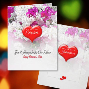 Valentines djupröda hjärta på blommande rosa vitt kort