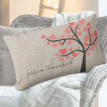Valentineser i Rustic Romantic Kärlek Träd par Nam Lumbarkudde<br><div class="desc">Romantic kärlek träd personlig Valentines dekorativ kudde med egna namn. Fira kärlek och sprinkla ditt hem med romantik i den vackra hemaccenten. Parets namn är skrivet i kursivt skript så att de liknar en kalligrafisk handskriven skrift och de är förbundna i mitten av ett sött, snabbt hjärta. Byt ut exemplet...</div>