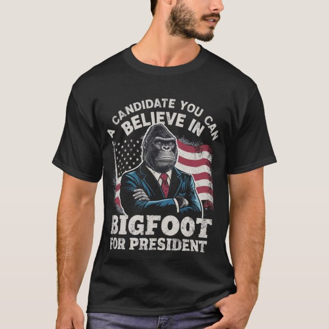 Valet 2024 Roligt Rösta Sasquatch USA T Shirt (Framsida)