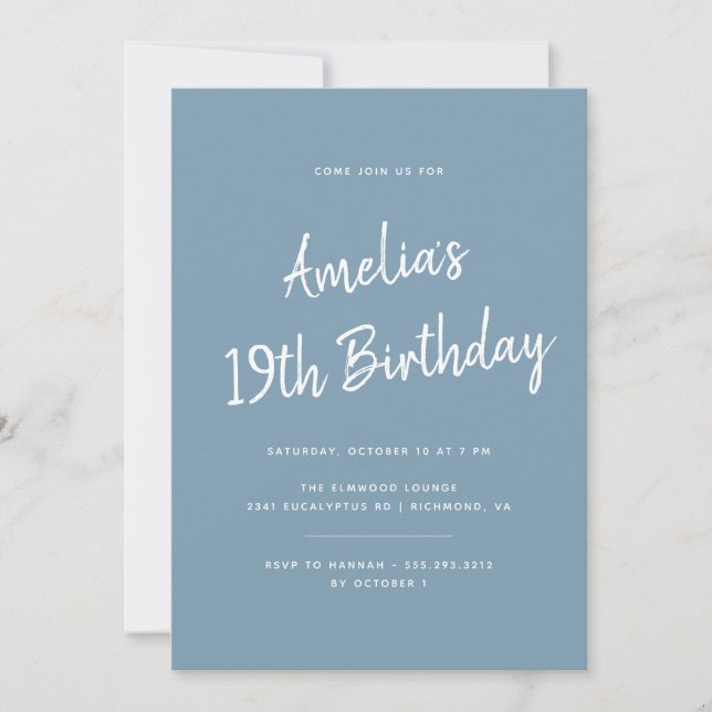 Valfri ålder | Dusty Blue Modern Script Birthday Inbjudningar (Framsida)