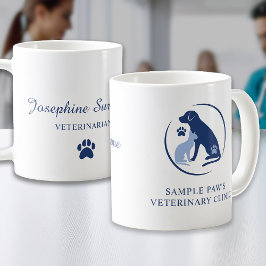 Valfri veterinärnamn anpassad kliniklogotyp blå kaffemugg