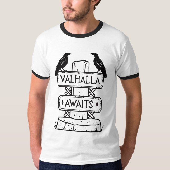 ’Valhalla Awaits’ Norse Mythology T Shirt (Framsida)