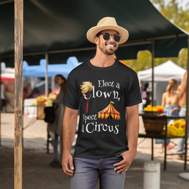 Välj en clown, förvänta dig en Circus Politik T Shirt (Elect a Clown, Expect a Circus men's t-shirt)