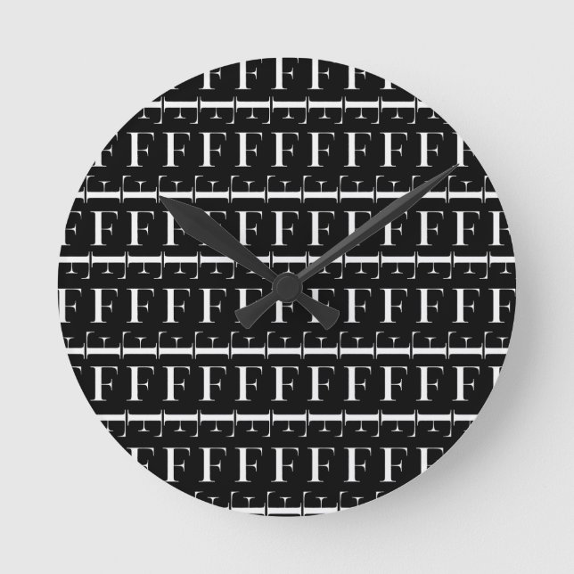 Väljer initialt brev F för monogramen, Rund Klocka (Framsida)