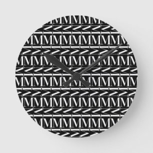 Väljer initialt brev M för monogramen, Rund Klocka