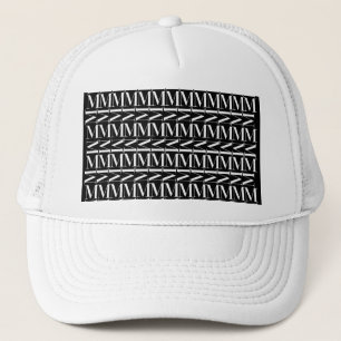 Väljer initialt brev M för monogramen, Truckerkeps