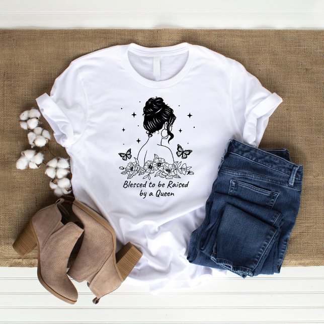 Välkänd av en drottning Outline Mamma Gift T Shirt (cute mom quotes shirt)