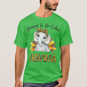 Välkänd för att kallas mamma Solros Elephant Moth T Shirt