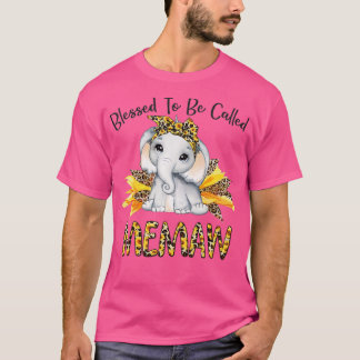 Välkänd för att kallas Memaw Solros Elephant Moth T Shirt