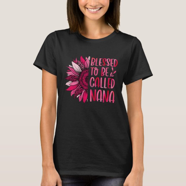 Välkänd för att kallas Nana Cute Blommigt Women Mo T Shirt (Framsida)