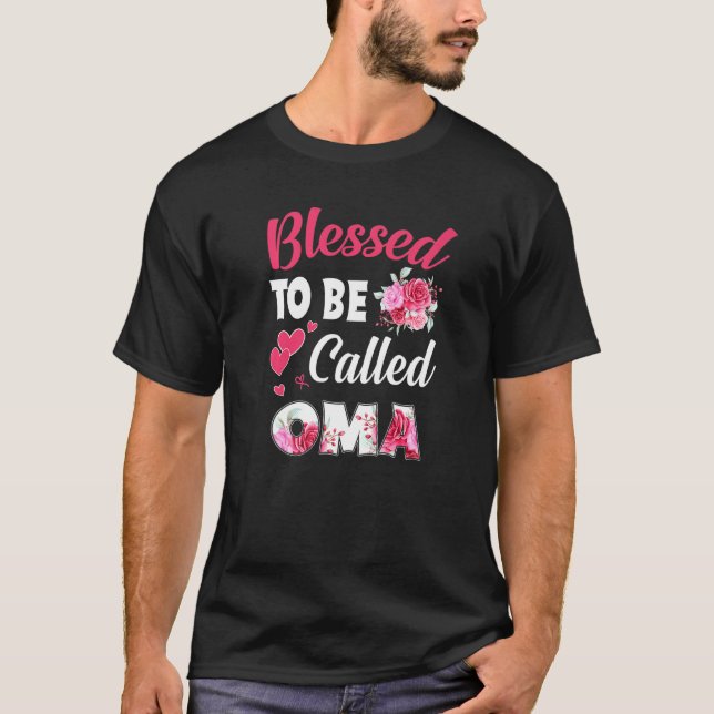 Välkänd för att kallas OMA-funny Blommigt OMA Mamm T Shirt (Framsida)