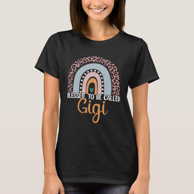 Välkänd som Gigi Rainbow Leopard Mamma Gran T Shirt (Framsida)