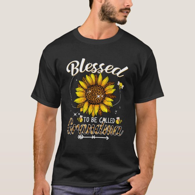 Välkänd som "Grandma Funny Leopard Sunflow" T Shirt (Framsida)
