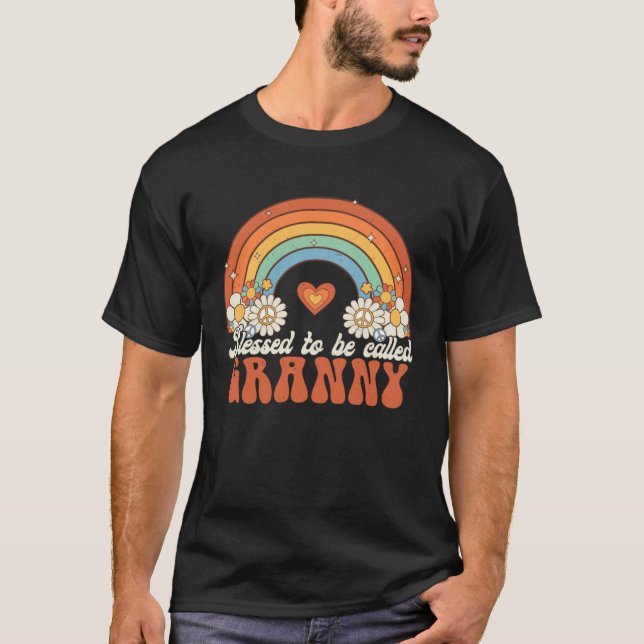 Välkänd som Granny Groovy Rainbow Mor T Shirt (Framsida)