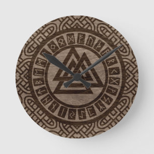 Valknut Symbol och löper på Celtic Mönster på Wood Rund Klocka
