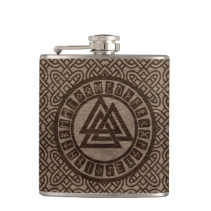 Valknut symbol och runor på Celtic mönster på t Fickplunta