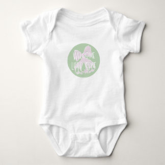 Välkommen lilla en Söt rosa rosett och mint Onesie T Shirt