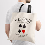 Välkommen till Anpassningsbarna Las Vegas Kostym Tygkasse<br><div class="desc">En unik uppsättning anpassningsbar tote bags skräddarsydd för ditt Vegas-stil-destinationsbröllop. Den innehåller en välkomsttext som följs av namn på platsen eller den person som tar emot påsen. Under detta står ett svart kort kostym med hjärtsymbolen markerad i rött som symboliserar kärlek. All inslag i den här designen är anpassade genom...</div>