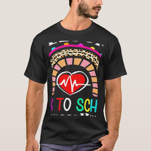 Välkommen till Back to school, första skoldagen T Shirt (Framsida)