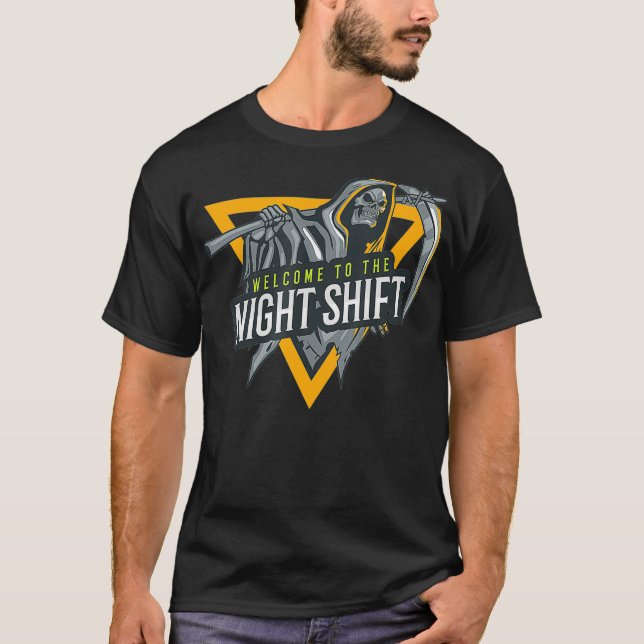 Välkommen till Nattskift Swagazon Associate Nigh T Shirt (Framsida)