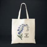 Välkommen till Periwinkle Blue Modern Blommigt Brö Tygkasse<br><div class="desc">En periwinkle-palett i färg sätter den här bröllop välkomstpåsen vid sidan av resten. Utformningen har en modern blommigt och du kan anpassa hela texten. Koordineringsposter tillgängliga.</div>