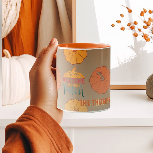 Välkommen till vår personlig Patch Fall Mugg (Welcome to our Patch Fall personalized pumpkins Mug)