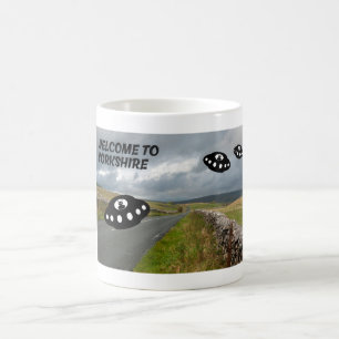 Välkommen till Yorkshire med några utomjordiska be Kaffemugg