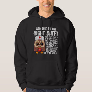 Välkomna till Nattskift CNA Auktoriserad Nursi Hoodie