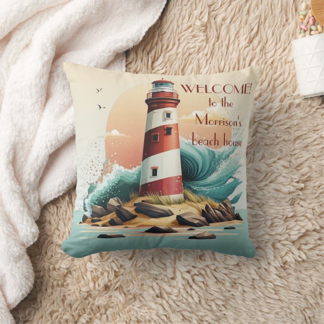 Välkomna till vår bild av Beach House Lighthouse,  Kudde (Filt)