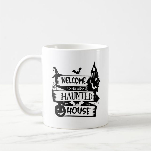 Välkomna till vårt hemsökda hus Typografi Mugg (Vänster)