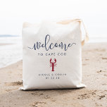 Välkomstemblem för målbröllop | Lobster Tygkasse<br><div class="desc">Välkomna gäster till ditt destinationsbröllop med den här chicen och den moderna personligen tote bags. Summery nautisk design i marinen och röda funktioner "välkommen" i det moderna handskrivna kalligrafiskript, med utrymme att anpassa sig till din position, namn och datum i bröllop. En illustration av hummer i sommarrött kompletterar utformningen och...</div>