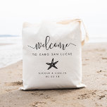 Välkomstemblem för målbröllop | Stärkelse Tygkasse<br><div class="desc">Välkomna gäster till ditt destinationsbröllop med den här chicen och den moderna personligen tote bags. Designfunktionerna "välkommen" i det moderna handskrivna kalligrafiskriptet,  med utrymme att anpassa till din plats,  namn och ditt datum i bröllop. En illustration av en biskopisk,  tropisk silhuett för stjärnfisk kompletterar konstruktionen.</div>