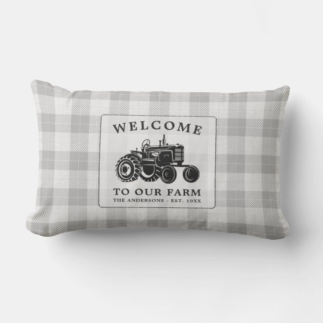 Välkomstfamiljens Namn Farm Tractor White Play Lumbarkudde (Framsida)