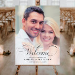 Välkomstfoto för Modern Classic Calligraphy Bröllo Poster<br><div class="desc">Elegant svart skript bröllop välkomsttecken (poster) med elegant och romantisk,  snabb kalligrafiklämtning med ett foto. Om du vill ha en mer avancerad anpassning av den här designen klickar du på BLUE DESIGN VERKTYG ovan!</div>