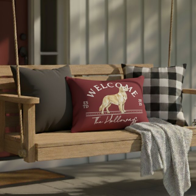 Välkomsthälsning för Anpassningsbarna Golden Retri Prydnadskudde (Welcome guests to your home with this Golden Retriever Custom Family Name Welcome Throw Pillow!)