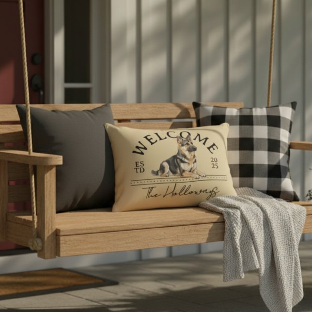 Välkomsthälsning för den tyska Shepherd Anpassning Prydnadskudde (Welcome guests to your home with this German Shepherd Custom Family Name Welcome Throw Pillow!)