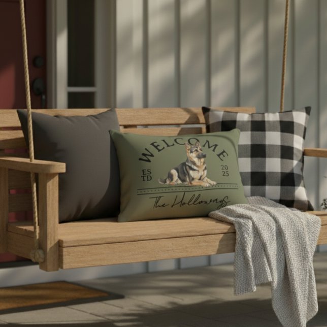 Välkomsthälsning för den tyska Shepherd Anpassning Prydnadskudde (Welcome guest to your home with this German Shepherd Custom Family Name Welcome Throw Pillow!)