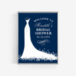 Välkomsthälsning för elegant Navy Bröllop Gown Möh Poster<br><div class="desc">Välkomsttecken/poster för möhippa i elegant bröllop för att snyggten ska bli brud har en blomstrande bröllop,  anpassningsbar som kan vara personlig och en rulla accent. Vit,  marin blå (kan anpassas) och silver/grått färg.</div>