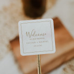 Välkomsthälsning för minimalistiskt Guld Bröllop Fyrkantigt Klistermärke<br><div class="desc">Dessa minimalistiska välkomstklistermärken i guld bröllop är perfekt för ett enkelt bröllop. Den moderna romantiska designen har klassisk guld och vit typografi parad med en rografi av rustik men elegant med vintage hand-bokstäver i stil. Anpassade i alla färg. Behålla designen enkel och elegant, som den är, eller anpassa den genom...</div>