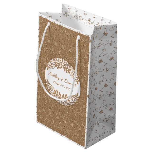 Välkomstpåse för Rustic Faux Burlap Snöre Bröllop (Baksidan Vinklad)