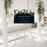 Välkomstskylt för blommigt Vågrät för repetition a Poster<br><div class="desc">Den här blommigten är vågräts välkomstskylt för repetition av middagen en perfekt för en rustisk bröllop-repetition. Konstruktionen har vattenfärgade vita peonier med grönt i mörk blått bakgrund.</div>