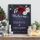 Välkomstskylt för Red Burgundy Navy Blue Winter We Poster<br><div class="desc">Chic- och klassskylt bröllop poster med vattenfärgad rödbrug och vita ponnyer med vinter-säsong-grenar,  rödbär och löv och med anpassningsbar rödskript med text på mörken vid midnattsflottans blå kritbakgrund                 Passande för blommigt rustik land/elegant jul/vintersäsong bröllop.</div>