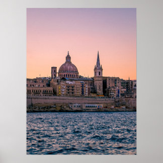 Valletta Siluett vid Gryning: En Decembermorgon i Poster
